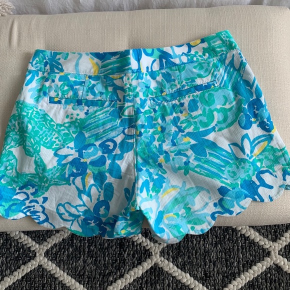 Lilly Pulitzer scallop shorts - Picture 2 of 3